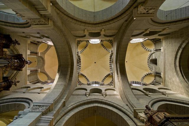 Coupoles sur trompes recouvrant la nef, cathédrale du Puy-en-Velay