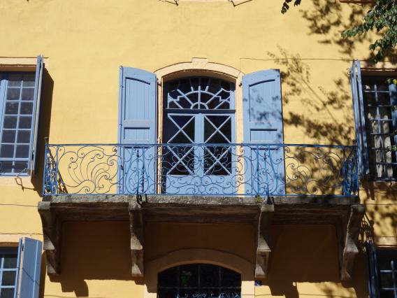 Hôtel Pons des Ollières, Le Puy-en-Velay, balcon avec ferronnerie à volutes 