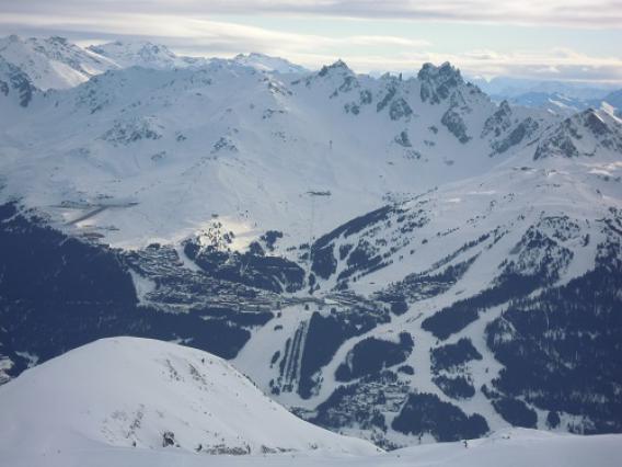 Courchevel, domaine skiable vu depuis La Plagne
