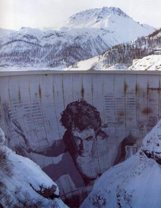 Barrage de Tignes, voûte du barrage avec fresque représentant Hercule