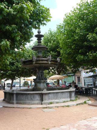 Fontaine du Cibony, place de la halle