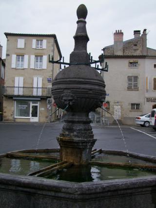 Fontaine place Louis Grimard
