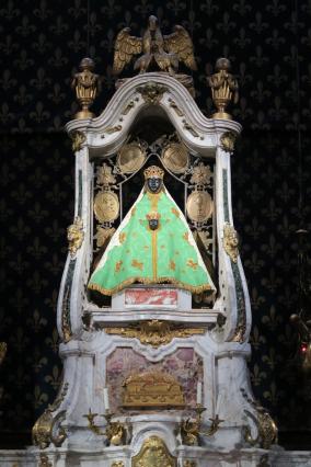 Vierge noire, autel de la cathédrale du Puy-en-Velay 