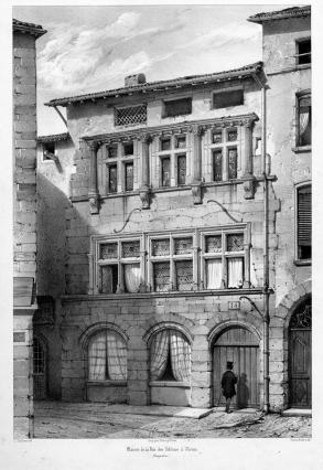 La façade du 9-11 rue Orfèvres a préservé ses fenêtres à meneaux. En 1854 elle figure dans les Voyages pittoresques et romantiques dans l'ancienne France du baron Taylor, ouvrage consultable à la Médiathèque de Vienne.