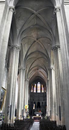 Nef gothique de la collégiale Saint Cerneuf 