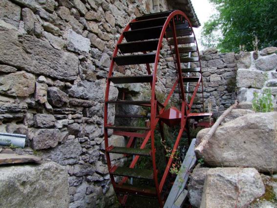 Roue reconstituée du moulin de Jean Delavet, vallée du Madet 