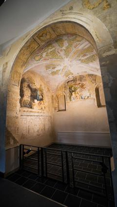 La chapelle restaurée retrouve ses peintures colorées représentant des scènes de la vie du Christ