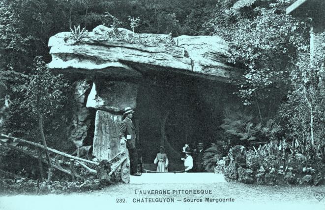 Source Marguerite - parc thermal - Châtel-Guyon